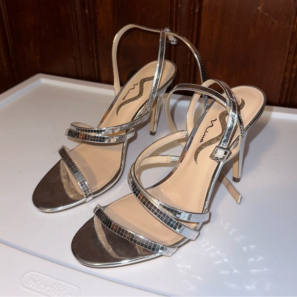 Heels - Picture 5 of 5